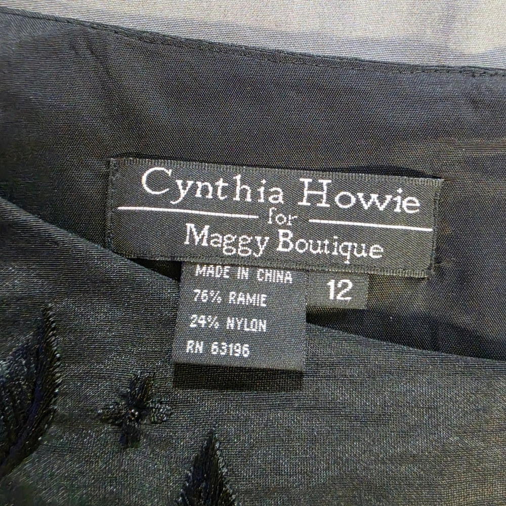 Cynthia Howie Maggy Boutique Black Floral Applique Button Back Shell Top 12 - Picture 9 of 11